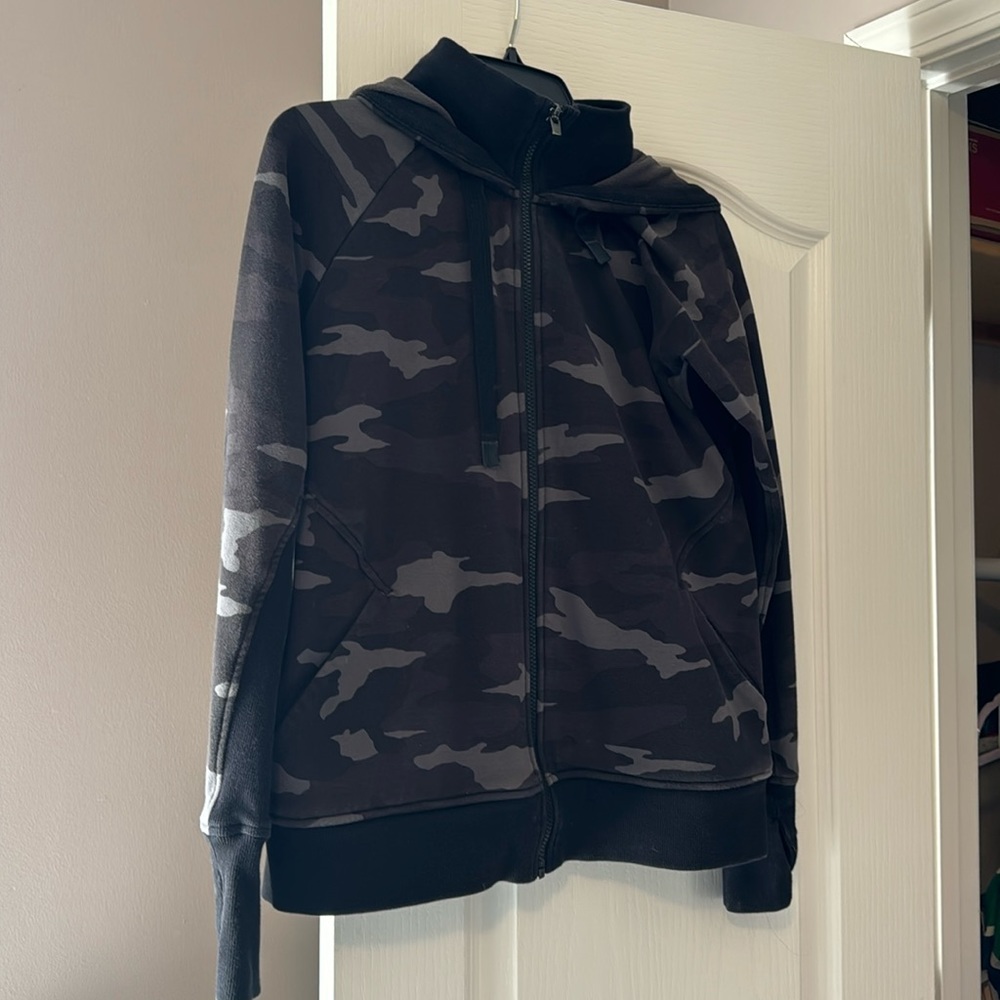 Athletes zip hoodie